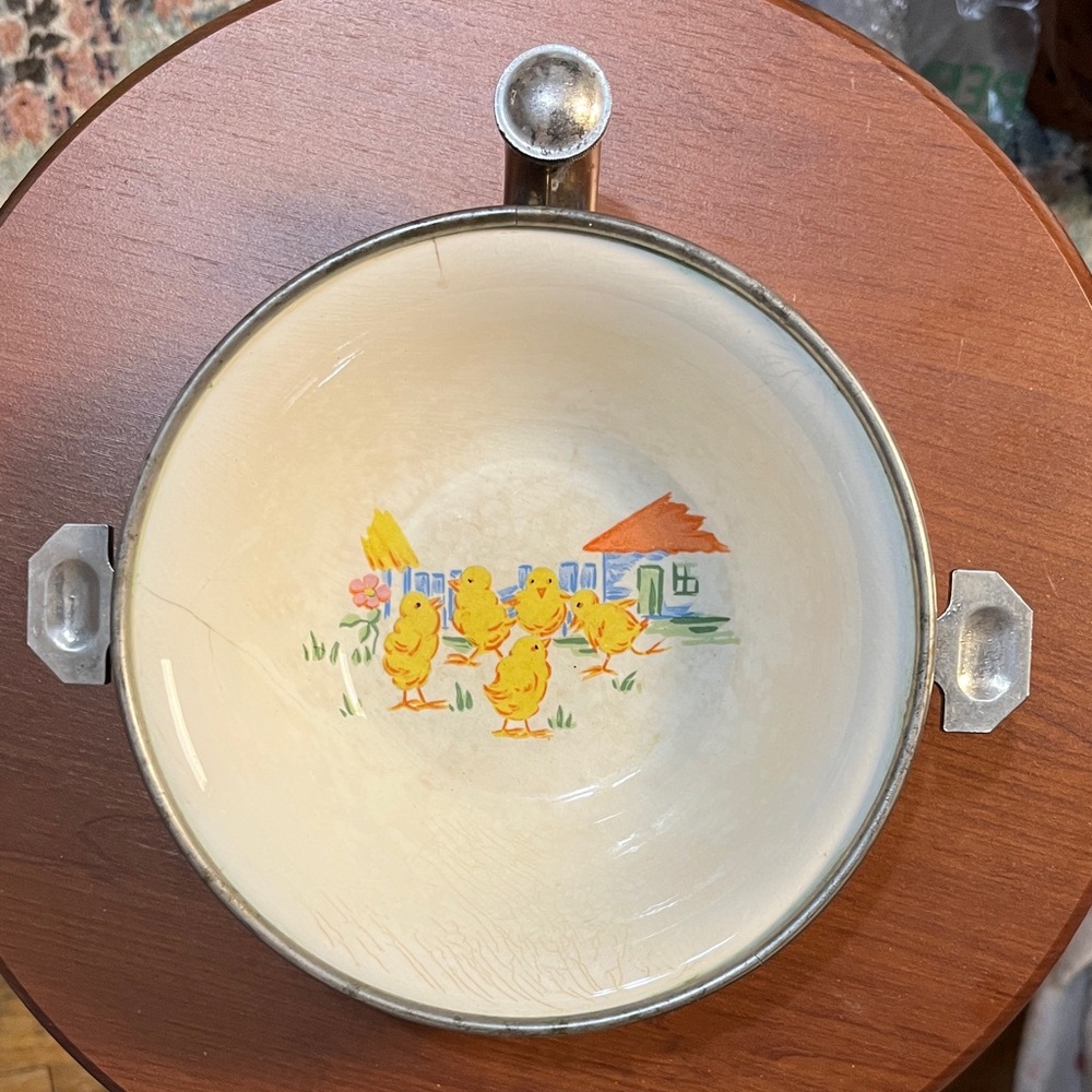 Charming Cream Child’s Dinnerware Bowl with Chick Design